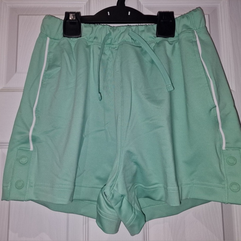 Gymshark Ladies Recess Shorts Light Green Pockets Sports